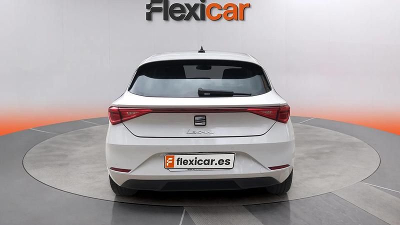 Usado Seat Leon Style 116 CV (85 kW) 2021 Blanco Berlina