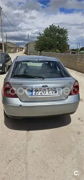 Usado Ford Mondeo Ghia 130 CV (95 kW) 2004 Gris / plata Berlina