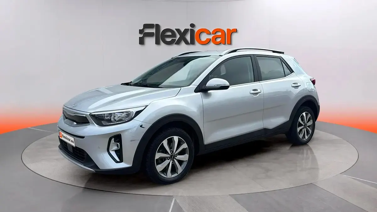 Usado Kia Stonic 101 CV (74 kW) 2024 Gris SUV