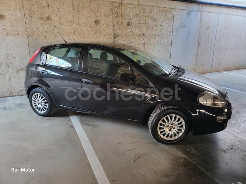 Usado Fiat Punto Easy 69 CV (50 kW) 2016 Negro Utilitario