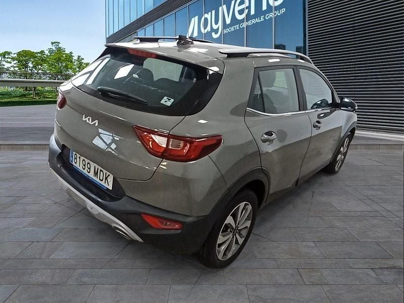 Usado Kia Stonic 120 CV (88 kW) 2023 Verde SUV