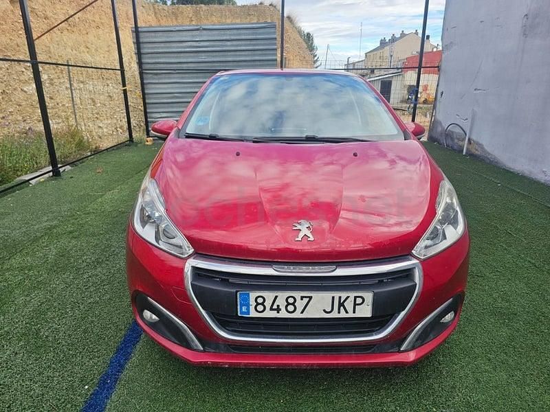 Usado Peugeot 208 Access 82 CV (60 kW) 2015 Rojo Utilitario