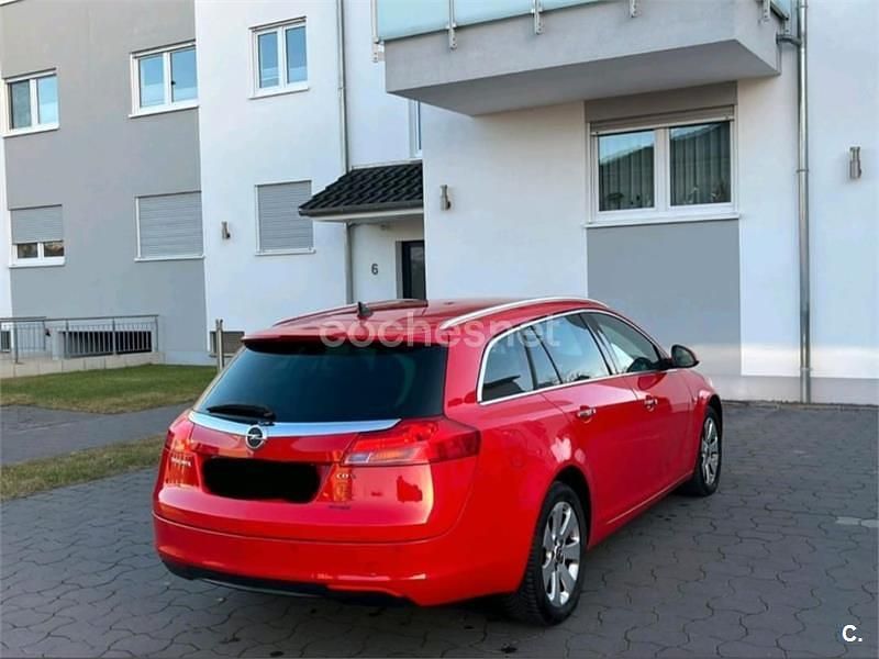 Usado Opel Insignia Sportive 160 CV (117 kW) 2013 Rojo Familiar