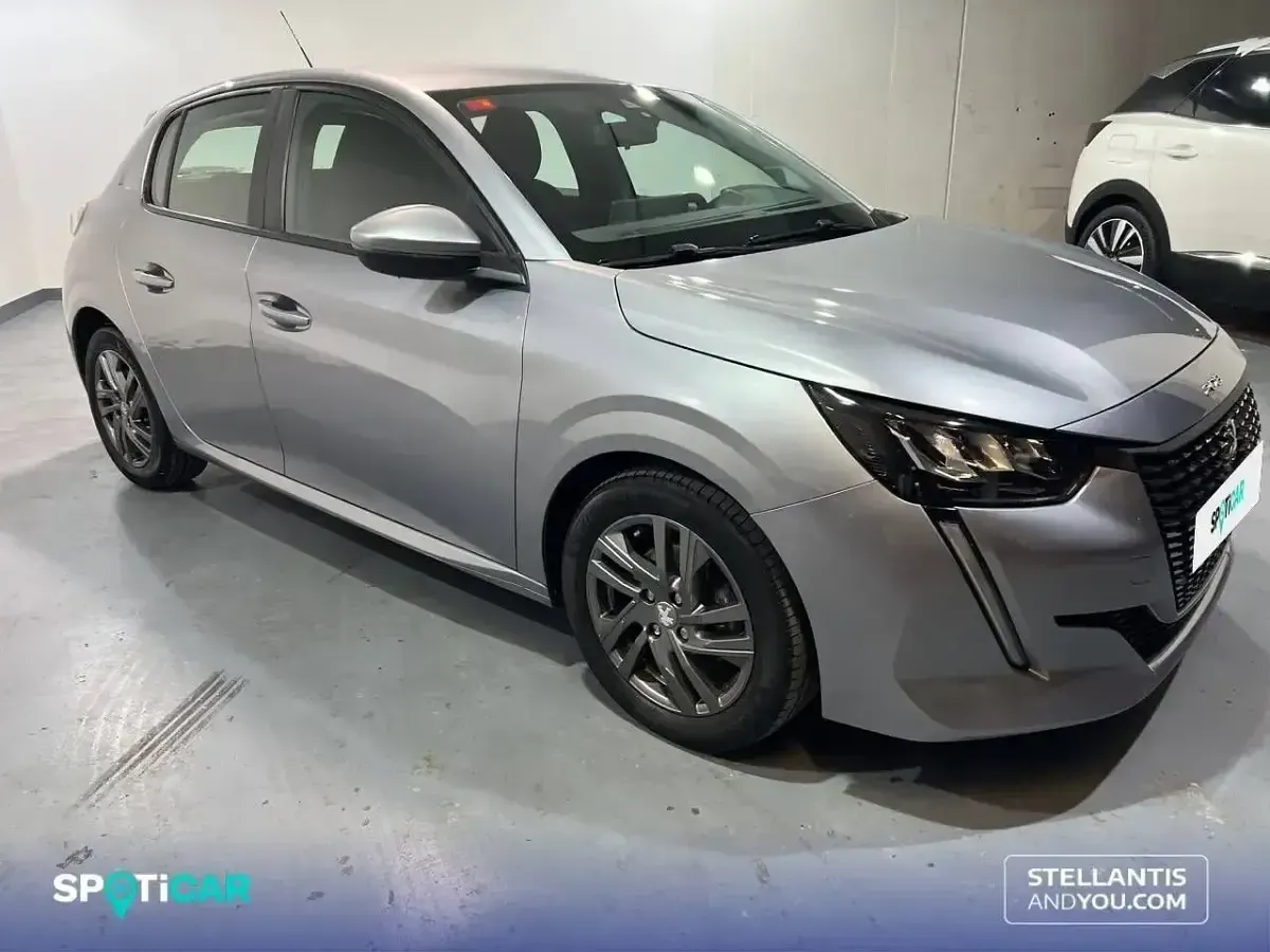 Usado Peugeot 208 Active 75 CV (55 kW) 2023 Gris Utilitario