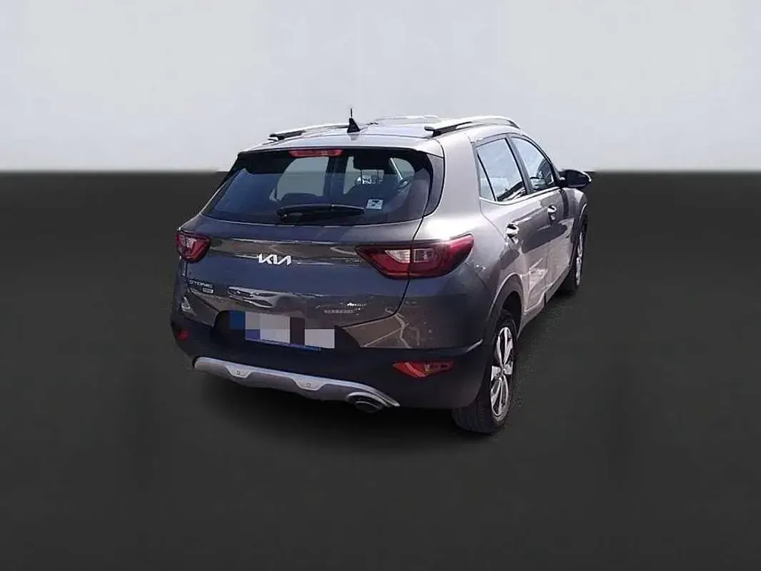 Usado Kia Stonic 120 CV (88 kW) 2023 Verde SUV