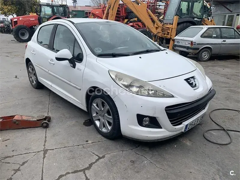 Begagnad Peugeot 207 70 HK (51 kW) 2010 Vit Sedan