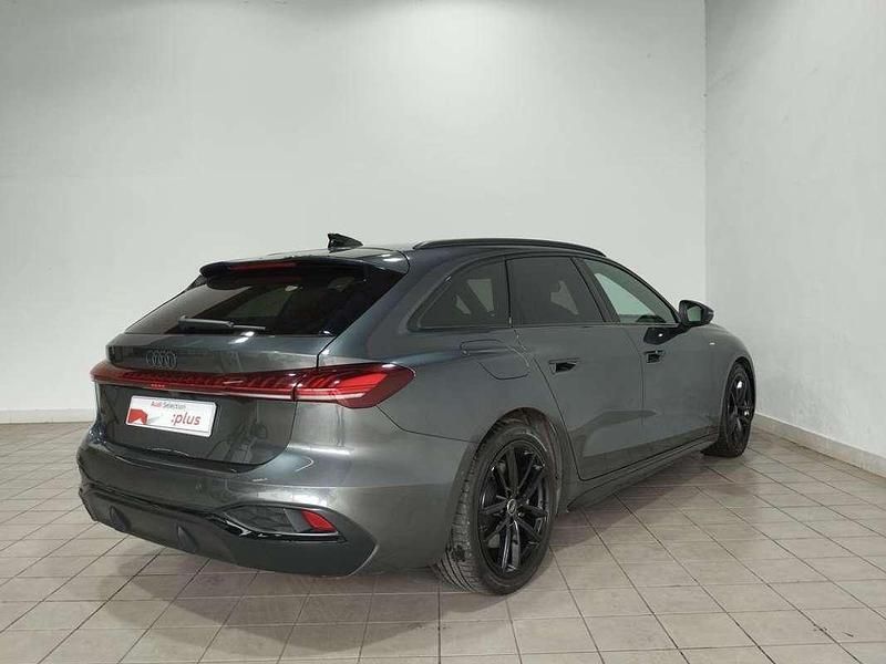 Usado Audi A5 204 CV (150 kW) 2025 Gris Familiar