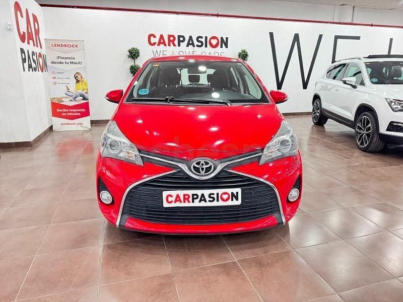 Usado Toyota Yaris Active 69 CV (50 kW) 2016 Rojo Berlina