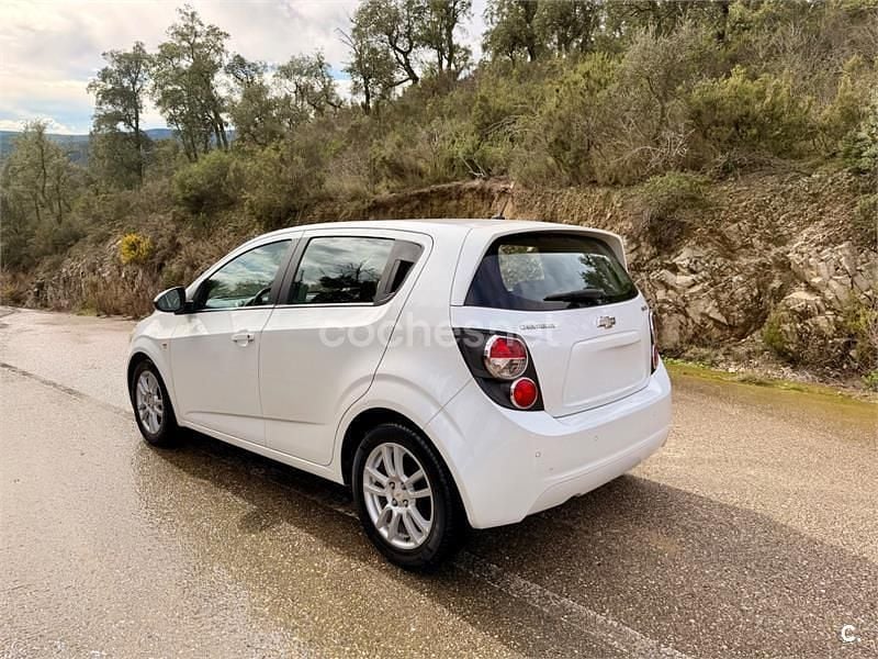 Usado Chevrolet Aveo LTZ 100 CV (73 kW) 2013 Blanco Berlina