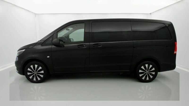 Usado Mercedes Vito 136 CV (100 kW) 2023 Negro obsidiana Van