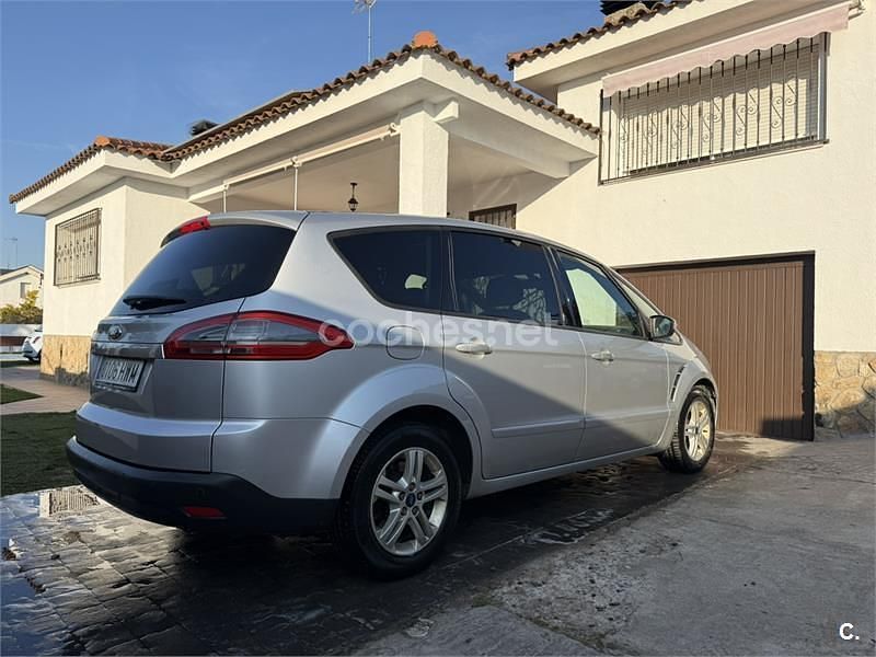 Usado Ford S-MAX Limited 140 CV (102 kW) 2014 Gris / plata Monovolumen