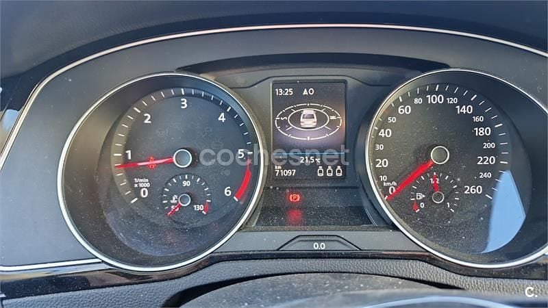 Usado VW Passat Edition 120 CV (88 kW) 2018 Gris / plata Berlina