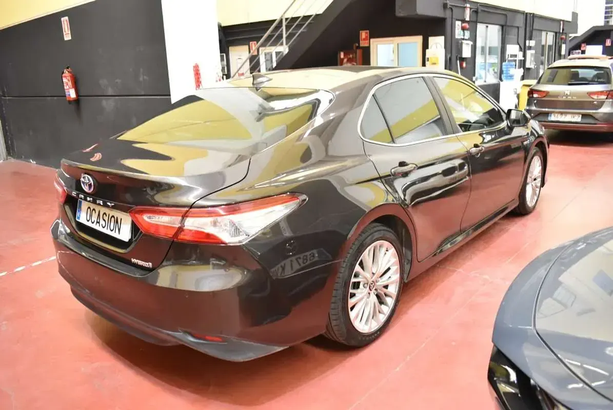 Usado Toyota Camry Business Edition 218 CV (160 kW) 2020 Gris Berlina