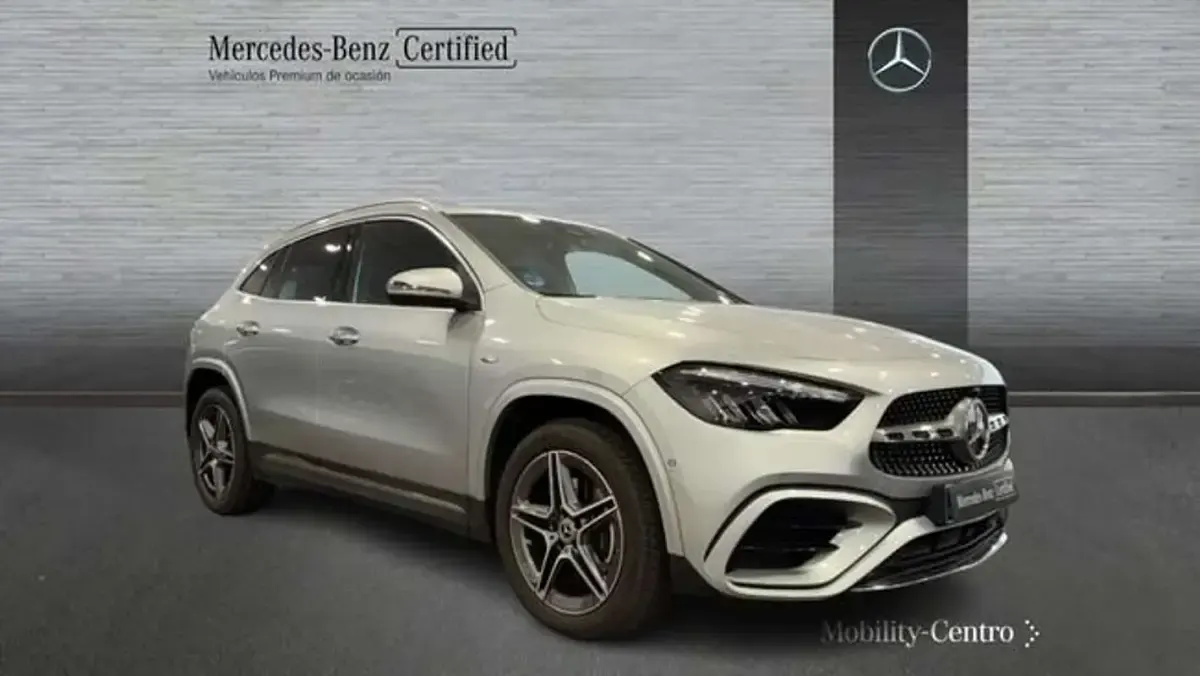 Usado Mercedes GLA250 219 CV (161 kW) 2025 Plateado SUV