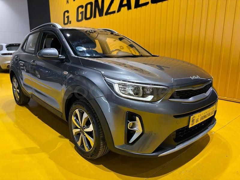 Usado Kia Stonic 84 CV (61 kW) 2023 Gris / plata SUV