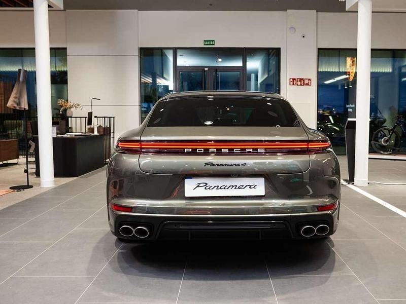 Nuevo Porsche Panamera 4 Executive 470 CV (345 kW) 2025 Verde Berlina