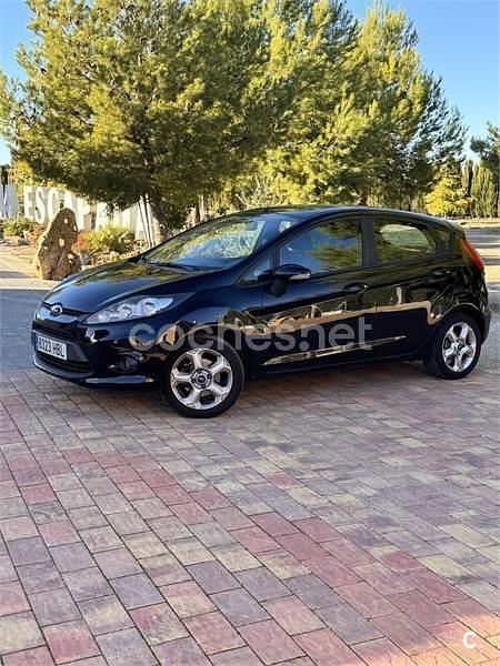 Usado Ford Fiesta Trend 68 CV (50 kW) 2011 Negro Utilitario