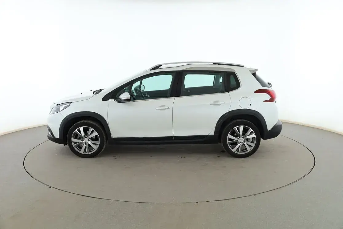 Usado Peugeot 2008 Allure 110 CV (80 kW) 2017 Blanco SUV
