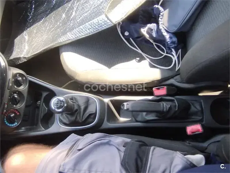 Usado Opel Corsa Selective 90 CV (66 kW) 2017 Gris / plata Utilitario