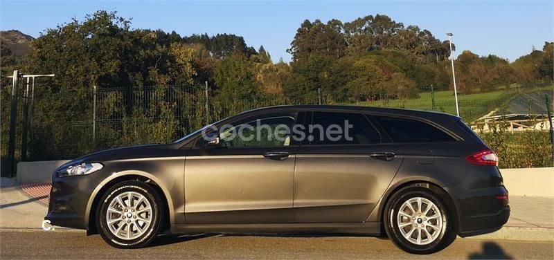 Usado Ford Mondeo Trend 120 CV (88 kW) 2018 Verde Familiar