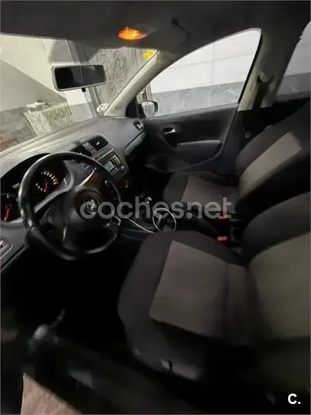 Usado VW Polo Advance 75 CV (55 kW) 2014 Negro Berlina