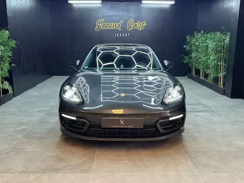 Usado Porsche Panamera 4S E-Hybrid Sport Turismo Sport Turismo 560 CV (411 kW) 2021 Gris / plata Familiar