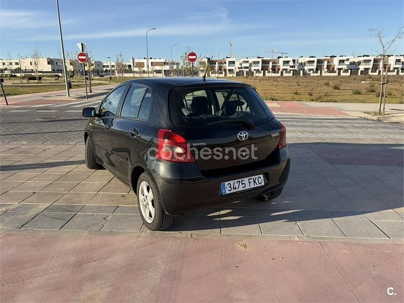 Usado Toyota Yaris 90 CV (66 kW) 2007 Negro Utilitario