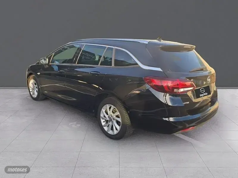 Usado Opel Astra Business Elegance 122 CV (89 kW) 2021 Negro Familiar