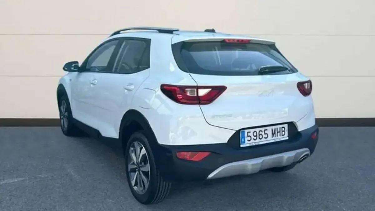 Usado Kia Stonic 84 CV (61 kW) 2023 Blanco SUV
