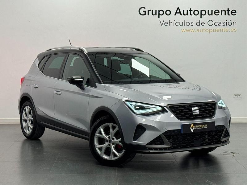 Gris / plata Usado 2023 Seat Arona FR SUV | 22.990 € (Un poco caro) - Imagen 1/4