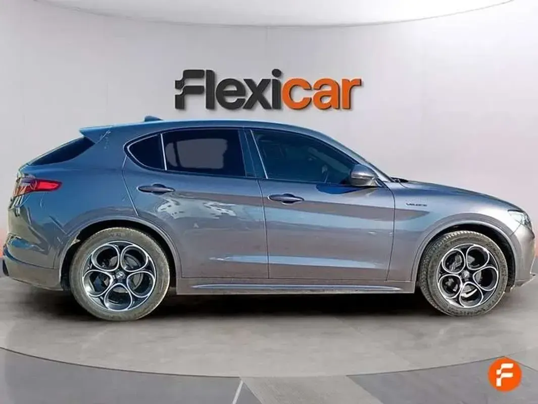 Usado Alfa Romeo Stelvio Veloce 211 CV (155 kW) 2021 Marrón SUV