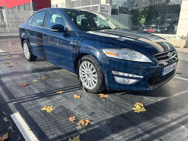 Usado Ford Mondeo Limited 140 CV (102 kW) 2012 Azul Familiar