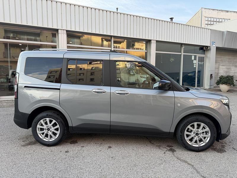 Nuevo Ford Tourneo Courier Titanium 125 CV (91 kW) 2026 Gris Monovolumen