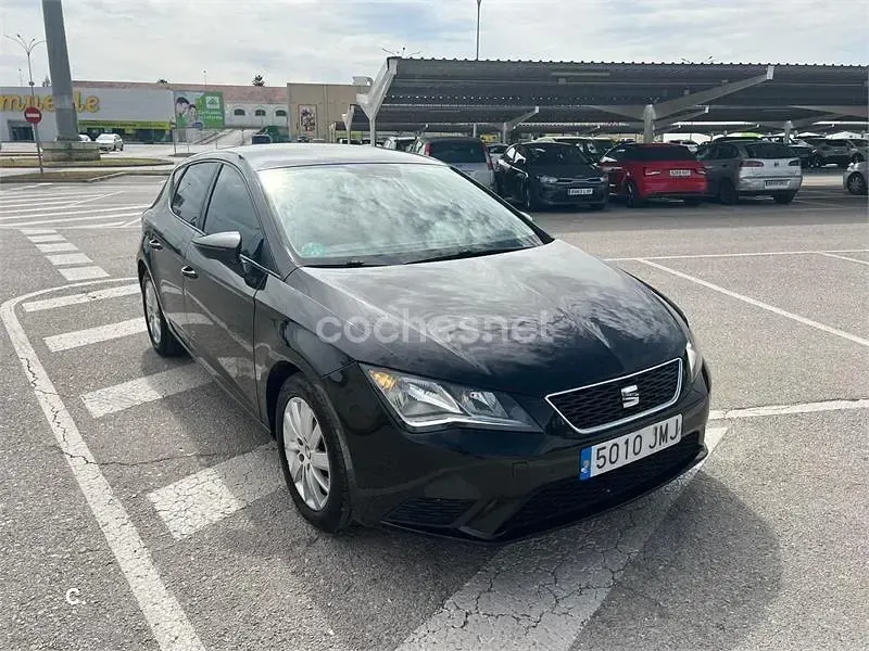 Usado Seat Leon Reference 105 CV (77 kW) 2016 Negro Berlina