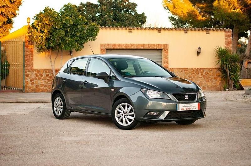 Usado Seat Ibiza Style 85 CV (62 kW) 2015 Gris Utilitario
