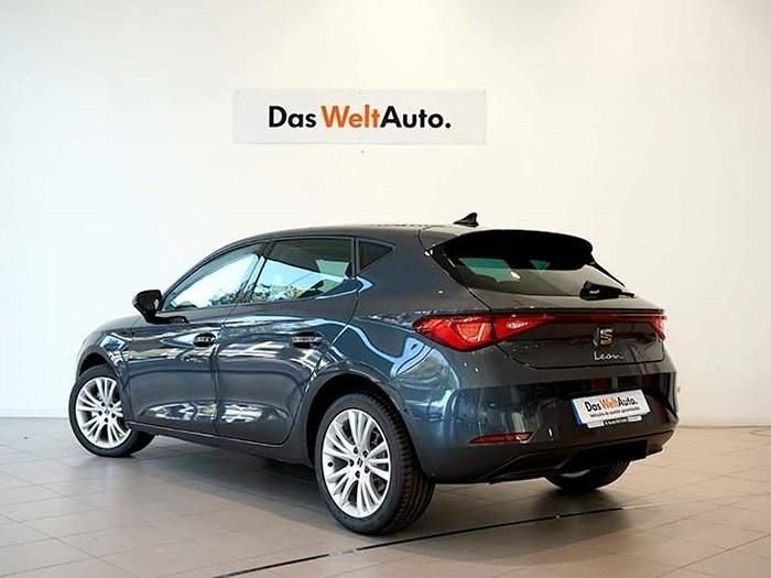 Usado Seat Leon Style 116 CV (85 kW) 2025 Gris