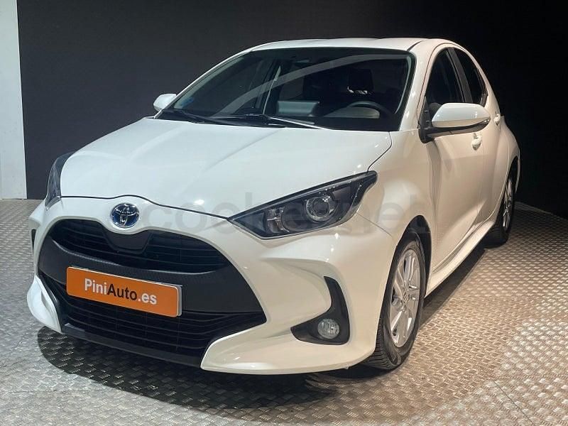 Usado Toyota Yaris Hybrid Business Edition 116 CV (85 kW) 2021 Blanco Berlina