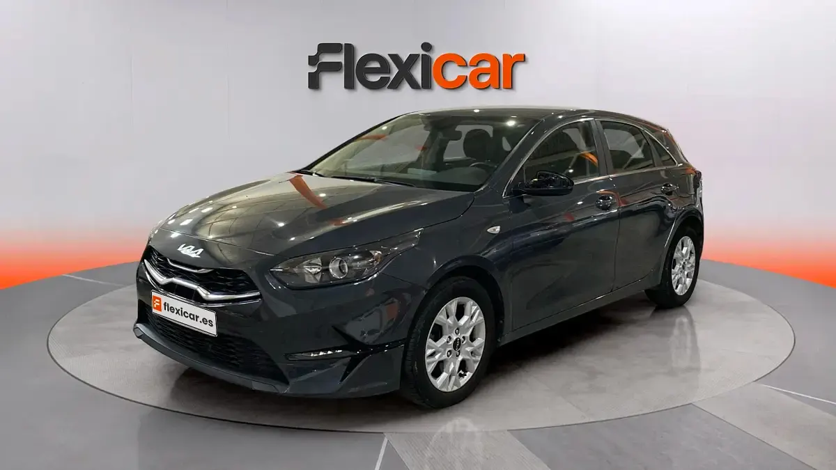 Usado Kia Ceed 136 CV (100 kW) 2023 Gris Utilitario