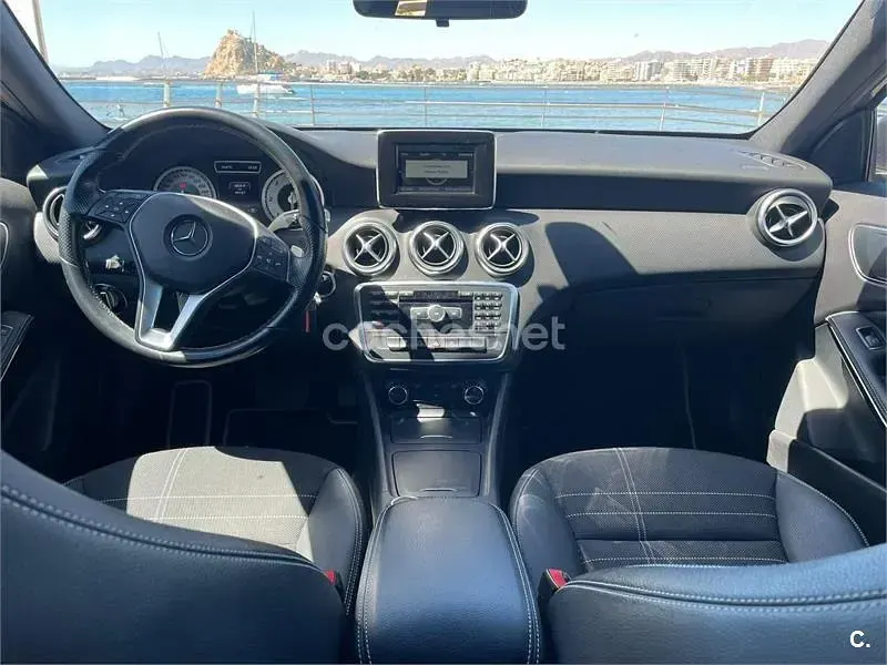 Usado Mercedes A180 Style 109 CV (80 kW) 2015 Gris / plata Utilitario