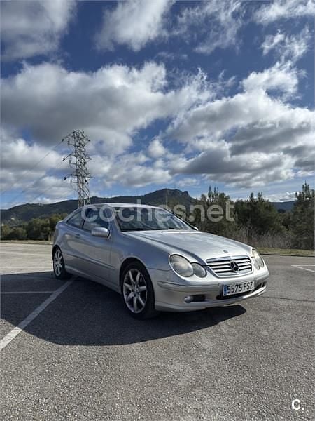 Usado Mercedes C220 143 CV (105 kW) 2002 Gris / plata Berlina