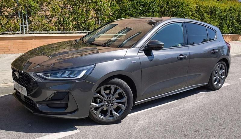 Usado Ford Focus ST-Line X 155 CV (114 kW) 2024 Gris Utilitario