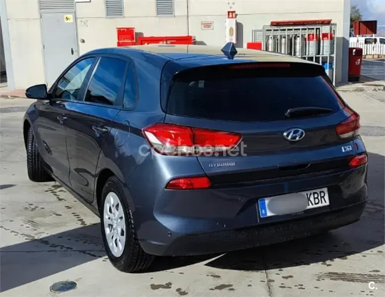 Usado Hyundai i30 95 CV (69 kW) 2017 Azul Berlina