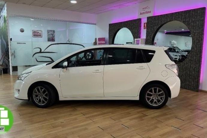 Käytetty Toyota Verso Style 111 HP (81 kW) 2015 Tila-auto