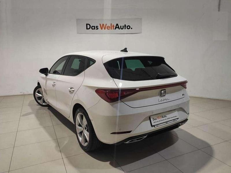 Usado Seat Leon FR 150 CV (110 kW) 2022 Blanco Berlina