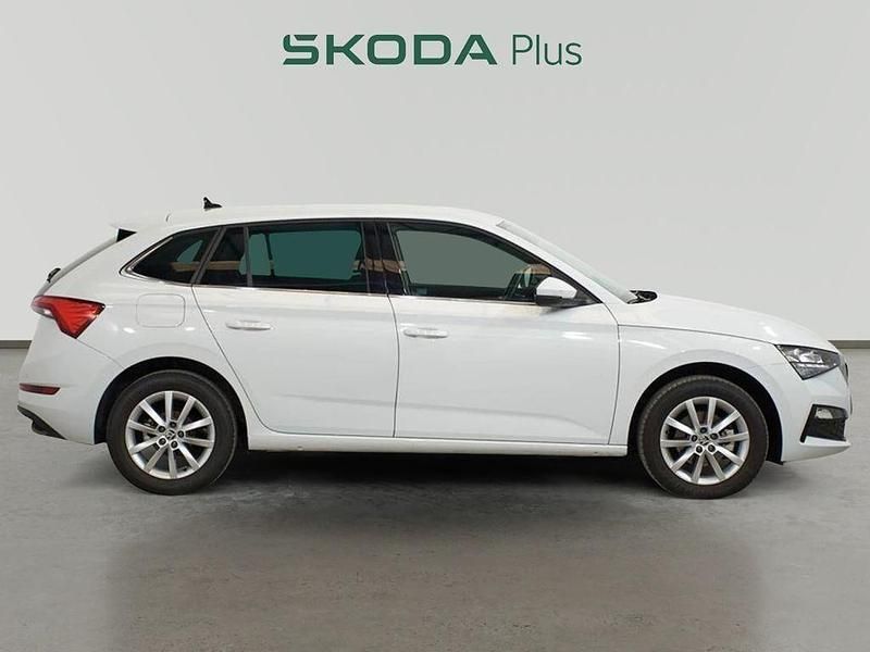 Nuevo Skoda Scala Selection 115 CV (84 kW) 2025 Blanco Utilitario