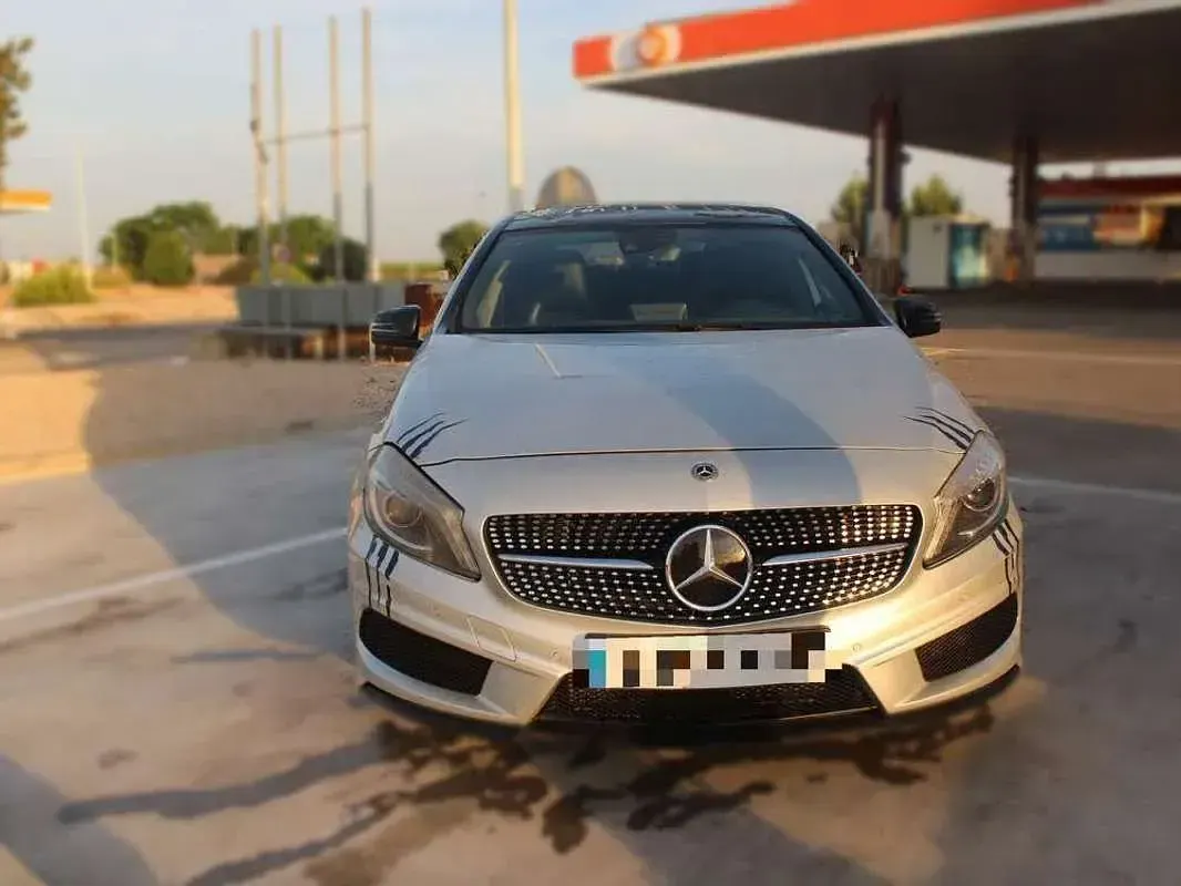 Usado Mercedes A250 AMG line 211 CV (155 kW) 2013 Gris Utilitario