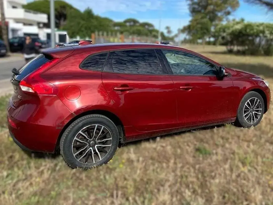 Usado Volvo V40 Momentum 120 CV (88 kW) 2017 Burdeos Utilitario