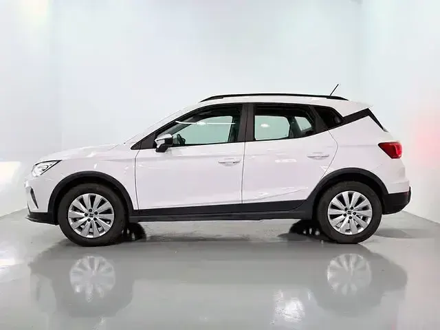 Usado Seat Arona Style 110 CV (80 kW) 2023 Blanco SUV