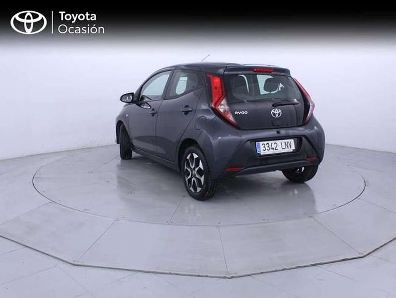 Usado Toyota Aygo X-play 72 CV (52 kW) 2021 Gris Utilitario