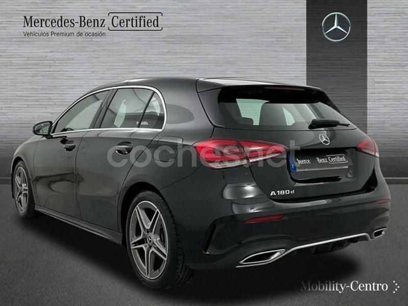 Usado Mercedes A180 AMG line 116 CV (85 kW) 2022 Nachtschwarz  unilack Berlina